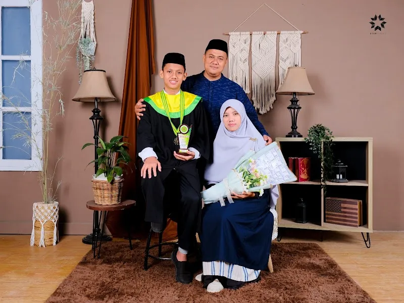 Jahit Rapi, Hati Tenang: Rahasia Pionir Tailor di Jantung Cilacap